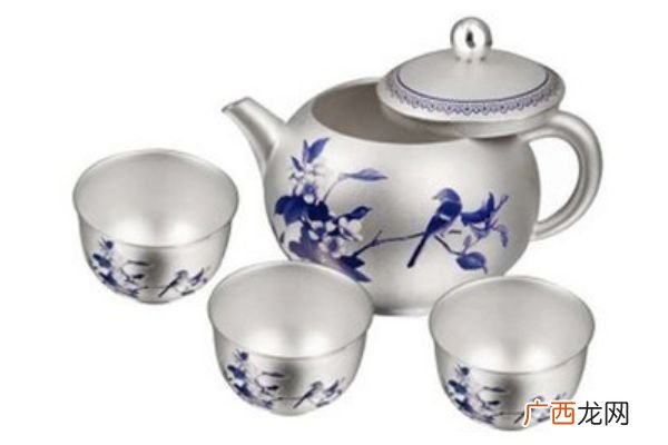 纯银可以带着洗澡吗 银器变黑了是因为排毒吗