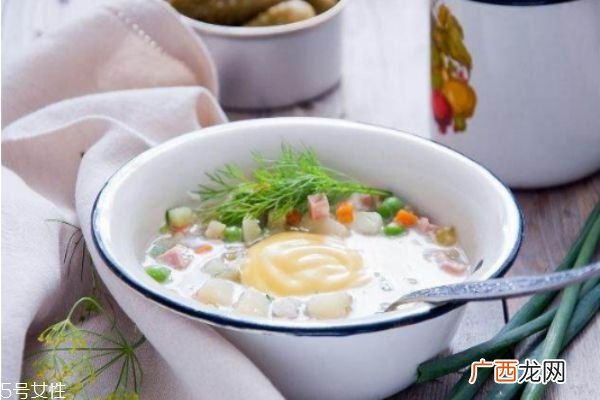 汤泡饭和饭后喝汤有什么不一样 汤泡饭和饭后喝汤的区别