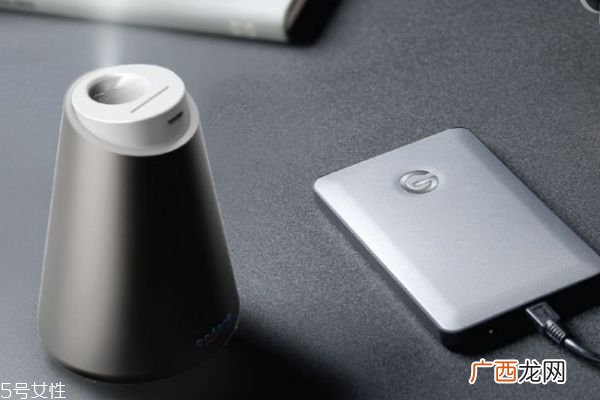 加湿器可以加香水吗 ?空调房要放加湿器吗
