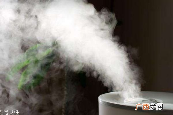 加湿器可以加香水吗 ?空调房要放加湿器吗