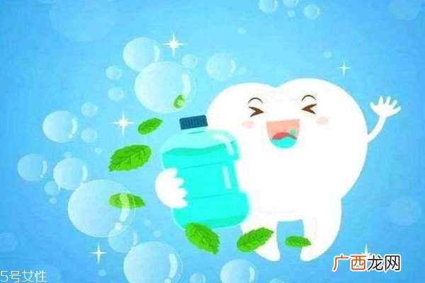 漱口水含有酒精能用吗 可选择无酒精漱口水