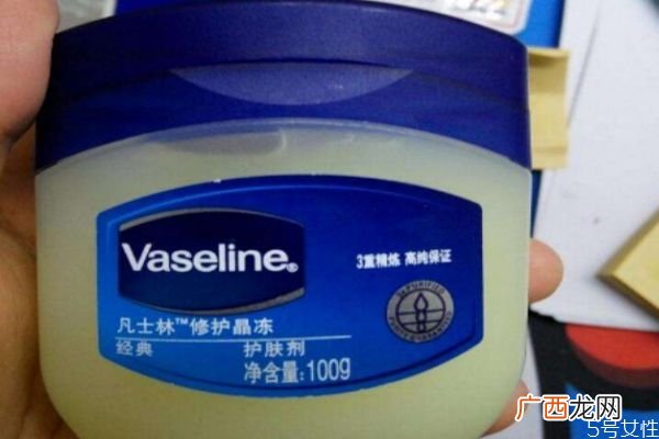凡士林可以治唇炎吗 唇炎可以使用凡士林