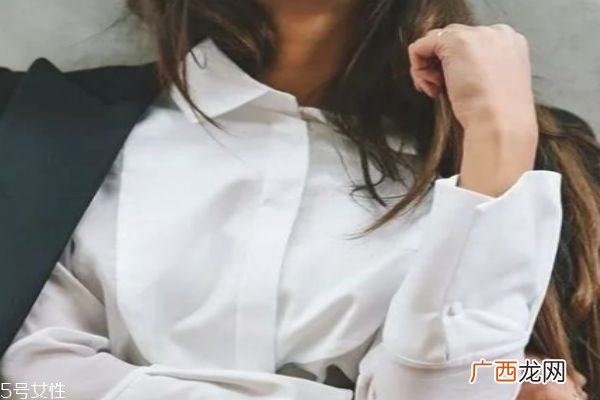 衣服被染色了怎么洗掉 肥皂碱水混合液清洗法