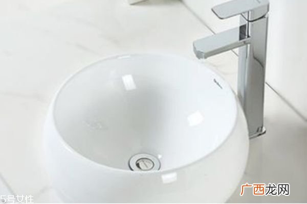 洗脸盆水垢如何去除 洗脸盆水垢的清理办法