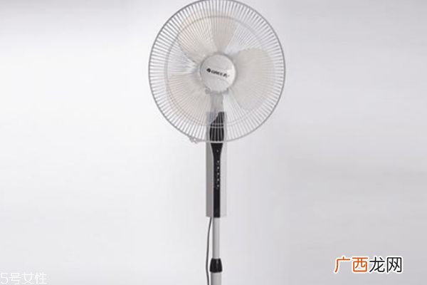 落地扇不摇头怎么修 落地扇和塔扇哪个好