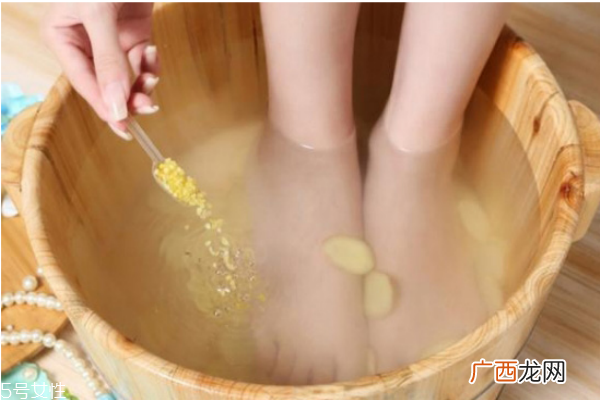 冬天泡脚有什么好处 冬季泡脚方法介绍