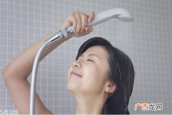 冬天用什么泡澡好 冬天洗澡误区必须警惕