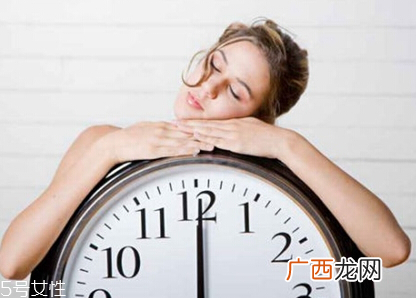 睡觉突然抖一下惊醒怎么办 是这些因素