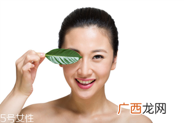 眼睛消肿冰敷还是热敷 消除眼睛肿的方法