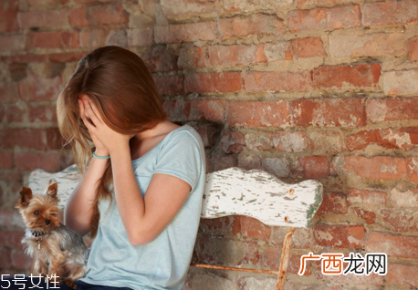 眼皮浮肿怎么回事 眼皮浮肿的原因