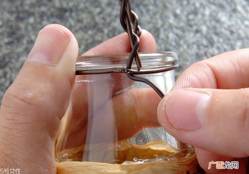牛奶瓶废物利用做花盆DIY 空瓶大变身