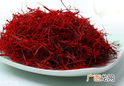 藏红花和西洋参能一起泡水喝吗 适量喝有好处