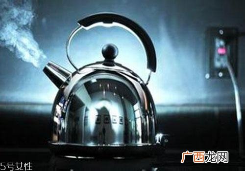 烧开的水冷了还能烧吗 反复烧水危害大