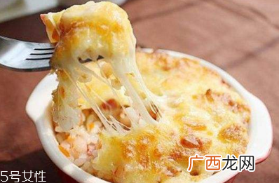 芝士焗饭要拌开吃吗 直接吃即可