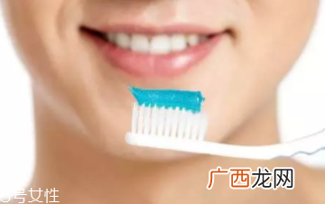 牙结石能自动脱落吗？除了洗牙别无他法