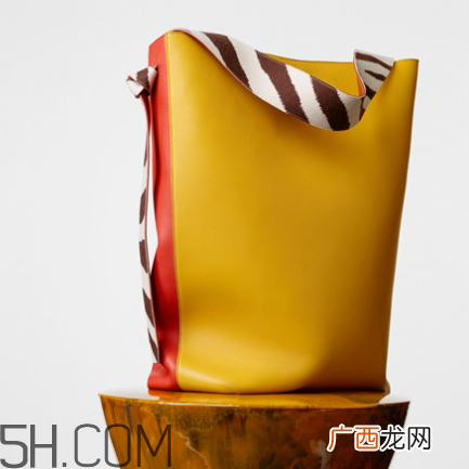枫叶色是什么颜色 枫叶色配什么颜色好看