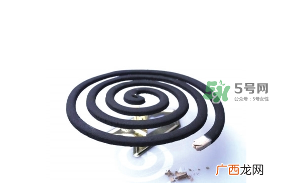 点20盘蚊香开空调睡中毒 开空调能点蚊香吗?