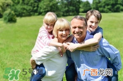 带老人旅游注意事项 带老人旅游要准备什么