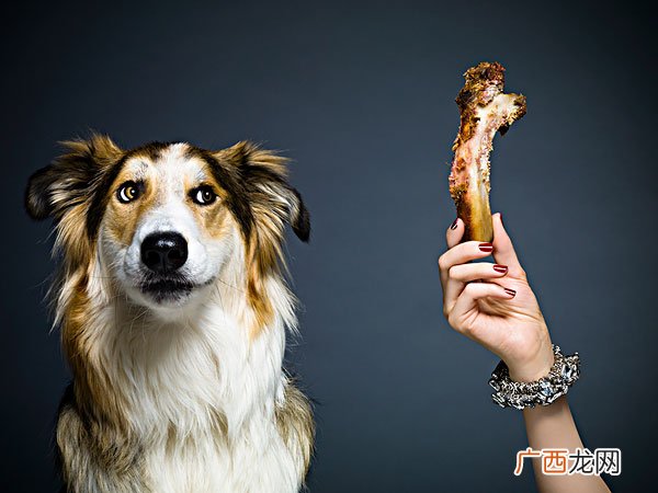打嗝按摩哪里好的快 吃这些食物最有效