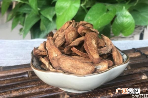 牛蒡根可以怎么吃 牛蒡根的食用注意