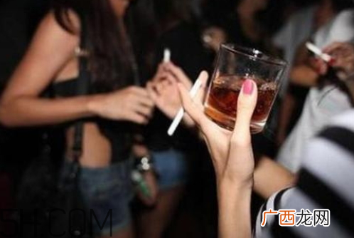 贴三九贴能喝酒吗 贴三九贴多久可以喝酒