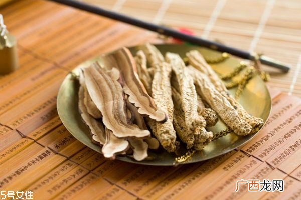 灵芝粉的食用方法 灵芝粉和灵芝孢子粉的区别