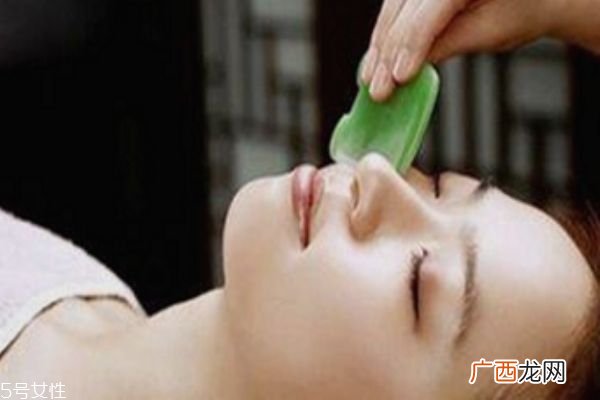 面部刮痧后脸发红发热 这些人不宜做面部刮痧