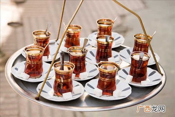 治嘴破了的小偏方 涂蜂蜜、喝浓茶