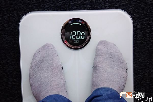 冬天体重为什么比较重 冬天体重增加多少正常