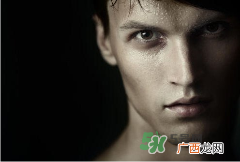 三伏天不出汗怎么回事？三伏天脸上爱出汗怎么回事？