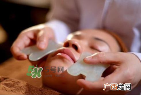 三伏天可以刮痧吗_三伏天刮痧好吗_三伏天拔罐还是刮痧