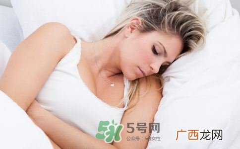 三伏天月经会推迟吗？三伏天来月经吃什么好？