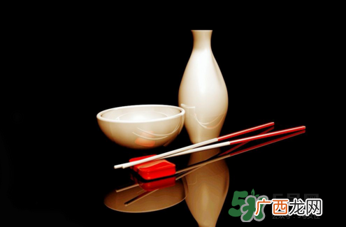 三伏天可以喝白酒吗？三伏天喝白酒好还是啤酒？