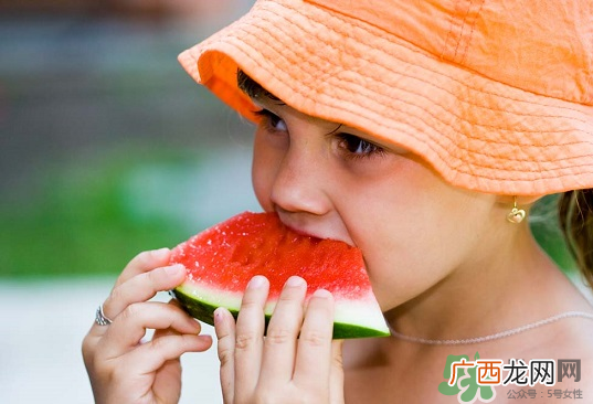 三伏天可以吃西瓜吗？三伏天为什么不能吃西瓜？