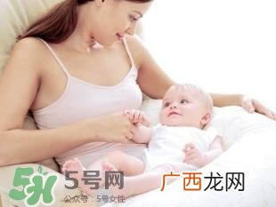 三伏天坐月子可以洗澡吗？三伏天坐月子可以穿短袖吗？