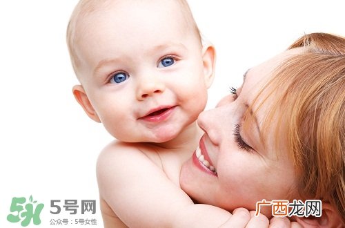 三伏天坐月子可以洗澡吗？三伏天坐月子可以穿短袖吗？