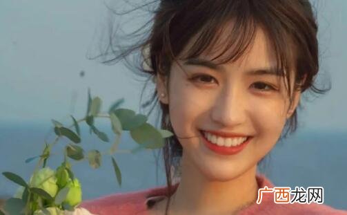 男生如何讨女孩子欢心，女孩子开心了一切都好说