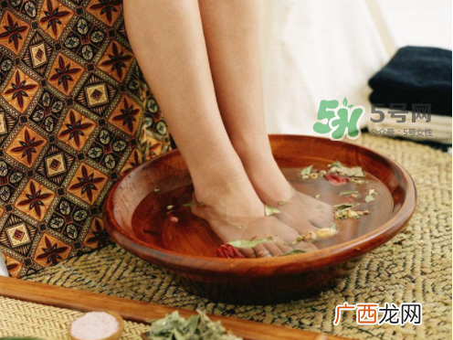 三伏天能用姜泡脚吗？三伏天用姜泡脚好吗？
