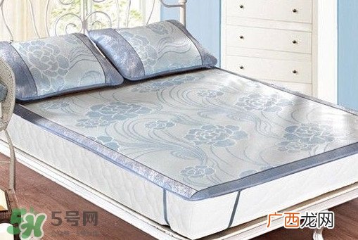 冰丝凉席一般多少钱？亚麻凉席和冰丝凉席哪个好