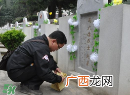 母亲节能扫墓吗？母亲节给母亲上坟合适吗？