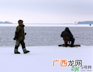 冬天钓鱼用什么饵料？冬天钓鱼用什么小药？