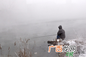 冬天钓鱼用什么饵料？冬天钓鱼用什么小药？