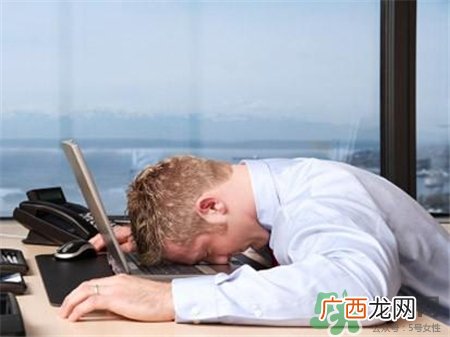 为什么下雨天想睡觉?上班想睡觉怎么办?