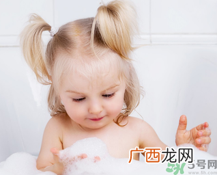 秋季婴儿要每天洗澡吗？秋季给婴儿洗澡的正确步骤