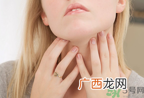 秋季嗓子干痒咳嗽是怎回事？秋季嗓子干痒咳嗽怎么办？