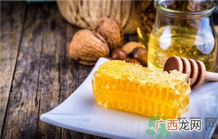 秋天喝蜂蜜好吗?秋天喝蜂蜜的好处