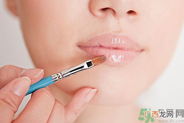 春天嘴上起泡怎么回事?春天嘴唇起泡怎么办?