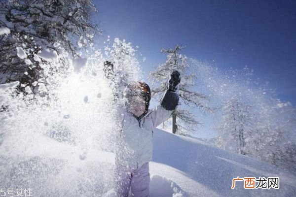 冬季儿童在玩雪的时候需要注意的事项