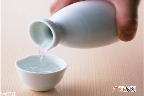 冬季养生保暖四种酒喝了对身体好