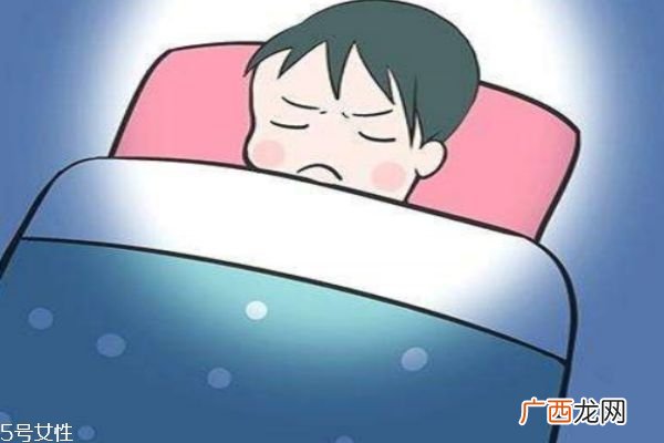 如何治疗年轻人失眠多梦呢 为什么会失眠多梦呢